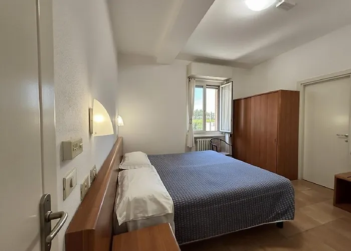 Ξενοδοχείο Serena 3*