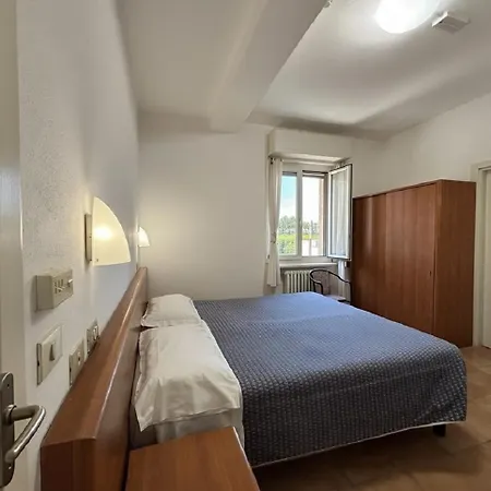 Hotel Serena 3*